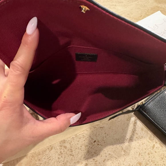 Authentic Felicie pochette 
Excellent conditions 
Comes with all seen in pic - Picture 10 of 10